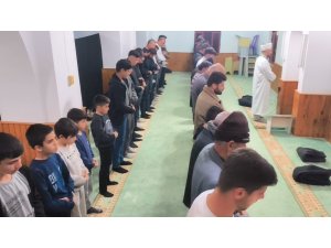 ANAMUR’DA TERAVİH NAMAZI ÇOCUKLAR İÇİN BAYRAMA DÖNDÜ