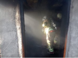 DEFNE’DE EV YANGINI: 1 KİŞİ DUMANDAN ETKİLENDİ