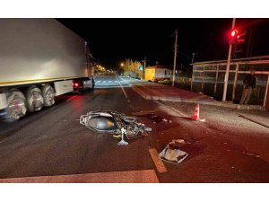 MERSİN’DE KAMYONET İLE MOTOSİKLET ÇARPIŞTI: 1 ÖLÜ