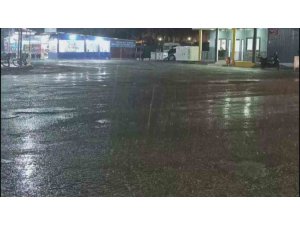 HATAY’DA KUVVETLİ SAĞANAK YAĞIŞ