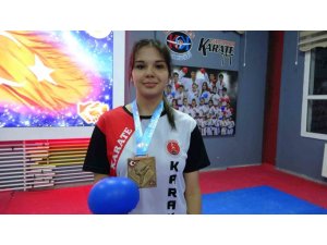 BABASI ’KENDİNİ SAVUNMAYI ÖĞREN’ DEDİ, O ŞAMPİYON OLDU