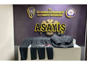 MAĞAZADA ÜRÜNLERİN ALARMLARINI TORNAVİDA İLE SÖKERKEN YAKALANDI