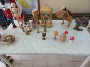 KOZAN’DA ÜNİVERSİTE ÖĞRENCİLERİNİN AHŞAP SANATI MESAİSİ