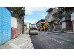 DULKADİROĞLU’NDA YOLLAR YENİLENİYOR