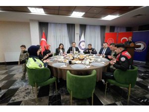 VALİ MASATLI, POLİS TEŞKİLATIYLA İFTAR SOFRASINDA BİR ARAYA GELDİ