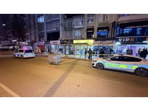 OTOBÜS BEKLERKEN HUSUMETLİSİ TARAFINDAN TABANCAYLA VURULDU