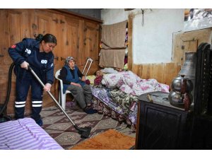 EVDE SAĞLIK VE BAKIM HİZMETİYLE UZAKLAR YAKIN OLUYOR