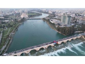 YÜREĞİR BELEDİYESİ TARİHİ TAŞKÖPRÜ’DE HALK İFTARI DÜZENLEDİ