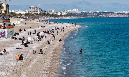 SAHİLDE DENİZ, ZİRVEDE KAYAK KEYFİ