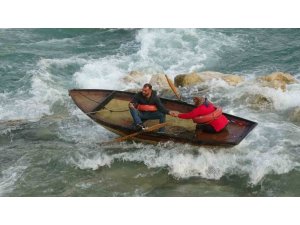 SEYHAN NEHRİ’NDE CAN PAZARI: ELE ELE TUTUŞUP YARDIM BEKLEDİLER