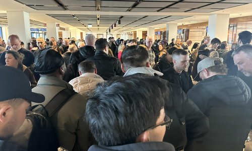 BERLİN'DE YİNE PASAPORT KUYRUĞU ÇİLESİ