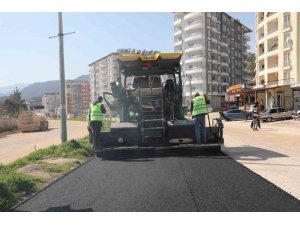 HATAY BÜYÜKŞEHİR BELEDİYESİ, YOLÇATI’NDA ASFALT SERİMİNE BAŞLADI