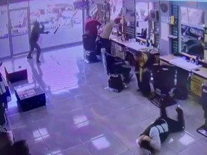 ADANA’DA BERBERDE BÖYLE ATEŞ ETTİ: 1 YARALI