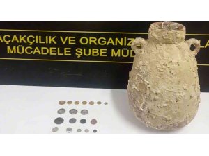 MERSİN’DE YURT DIŞINA KAÇIRILMAK İSTENİLEN BİNLERCE TARİHİ ESER ELE GEÇİRİLDİ