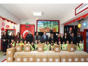 AKSU’DA MİNİKLERDEN BÜYÜK DAYANIŞMA: 51 RAMAZAN KOLİSİ İHTİYAÇ SAHİPLERİNE ULAŞTIRILACAK