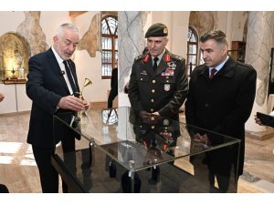 ATATÜRK’ÜN KULLANDIĞI KOKU VE KOLONYA ŞİŞELERİ MİSPARTA KOKU MÜZESİ’NDE SERGİLENİYOR