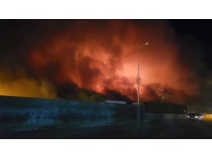 KADİRLİ OSB’DE TAVUK FABRİKASINDA ÇIKAN YANGIN SABAHA KARŞI SÖNDÜRÜLDÜ