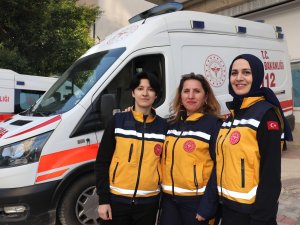 AMBULANS ŞOFÖRÜ GÜLSER: "DİREKSİYONDA SANİYELERLE YARIŞIYORUZ"