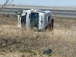 MİNİBÜSE TIR ÇARTTI: 11 YARALI