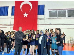 MUT’TA VOLEYBOL TURNUVASI DÜZENLENDİ