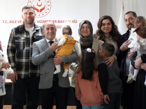 10 ÇOCUK, KORUYUCU AİLELERLE SICAK YUVAYA KAVUŞTU