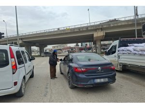 ZABITA OPERASYONUYLA YAKALANAN DİLENCİLERİN ÜZERİNDE 4 BİN TL’Yİ BULAN PARA ELE GEÇİRİLDİ