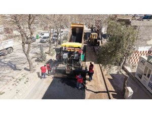 KAHRAMANMARAŞ’TA CADDE VE SOKAKLAR ASFALTLANIYOR