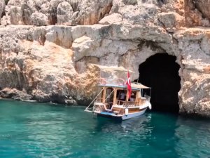 NESLİ TEHLİKEDE OLAN AKDENİZ FOKU YUVALARINA 'TUR' ŞİKAYETİ