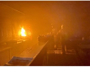 ANTAKYA’DA KIZARTMA MAKİNESİNDEN ÇIKAN YANGINDA DÖNERCİDE ALEVLER YÜKSELDİ