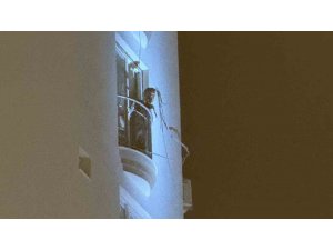 ADANA’DA BİR GENÇ ELİNDEKİ KOLONYA ŞİŞESİYLE DEHŞET SAÇTI: "KENDİMİ VE EVİ YAKACAĞIM"