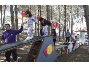 TARSUS GENÇLİK KAMPINDA ÜÇ KUŞAK BİR ARAYA GELDİ