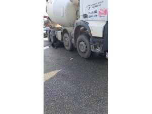 BETON MİKSERİNİN ALTINDA KALAN MOTOSİKLETLİ FECİ ŞEKİLDE CAN VERDİ