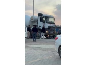 BETON MİKSERİYLE ÇARPIŞAN MOTOSİKLETİN SÜRÜCÜSÜ YARALANDI