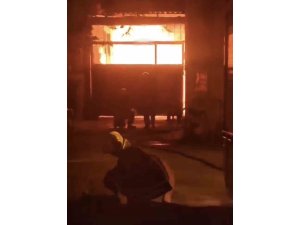 ADANA’DA MOBİLYA ATÖLYESİNDE YANGIN ÇIKTI