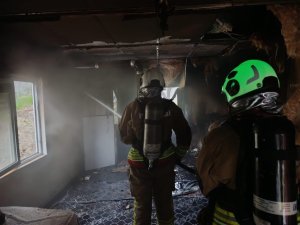 ANTAKYA’DA MÜSTAKİL EV YANARAK KULLANILMAZ HALE GELDİ