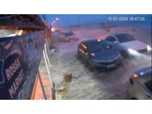 HATAY’DA KUVVETLİ FIRTINAYLA DENİZ TAŞTI, İŞ YERLERİ ZARAR GÖRDÜ... O ANLAR KAMERADA