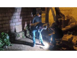 KOMŞULARIN TARTIŞMASI SİLAHLI KAVGAYA DÖNÜŞTÜ: 2 YARALI