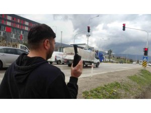 BAYRAM ÖNCESİ TRAFİKTE KIRMIZI IŞIK DENETİMİ: KURAL İHLALİ YAPANLAR KAMERAYLA TESPİT EDİLİP, TELEFONLA ARANDI