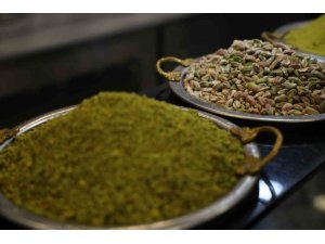 UZMANINDAN ‘UCUZ TATLI’ UYARISI: YER FISTIĞI VE KABAK ÇEKİRDEĞİNİ FISTIK DİYE SATIYORLAR