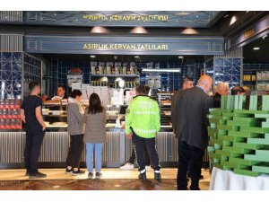 KAHRAMANMARAŞ’TA RAMAZAN TATLILARI TEZGAHLARI SÜSLÜYOR