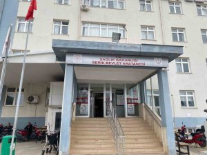 SERİK’TE SAĞLIK ÇALIŞANLARINA SALDIRDIKLARI İDDİASIYLA GÖZALTINA ALINAN ANNE VE KIZLARI SERBEST BIRAKILDI