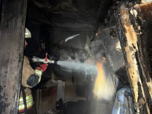 ALEVLERE TESLİM OLAN KONTEYNER YANARAK KULLANILAMAZ HALE GELDİ