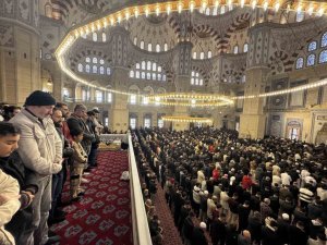 ADANA’DA BAYRAM NAMAZI KILINDI