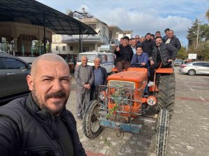 50 YILLIK GELENEK BOZULMADI, TRAKTÖRLE MEZARLIK ZİYARETİ