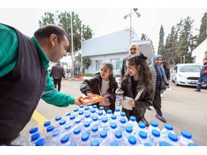 MERSİN’DE BAYRAMDA MEZARLIKLARDA VATANDAŞLAR YALNIZ BIRAKILMIYOR