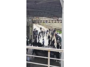 BAYRAM GÜNÜ MAHALLE SAVAŞ ALANINA DÖNDÜ: 3 ÖLÜ, 22 YARALI