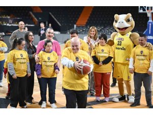 DOWN SENDROMLU ÇOCUKLAR MERSİN SPOR KULÜBÜ İLE AYNI SAHADA BULUŞTU