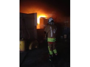 REYHANLI’DA İŞ YERİ ALEVLERE TESLİM OLDU