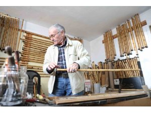 80 YAŞINDA ÇUKUROVA KAMIŞLARINI SANATA DÖNÜŞTÜRÜYOR