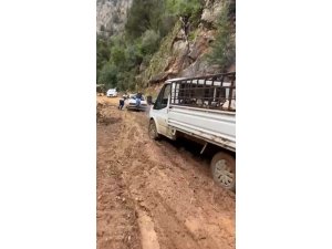 HEYELAN SONRASI YOL ÇAMURA BULANDI, OFFROAD YARIŞLARINI ARATMAYAN GÖRÜNTÜLER ORTAYA ÇIKTI
